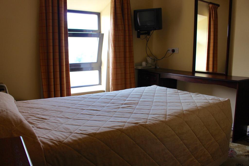 Achill Sound Hotel - Ostan Ghob A'Choire Eksteriør bilde